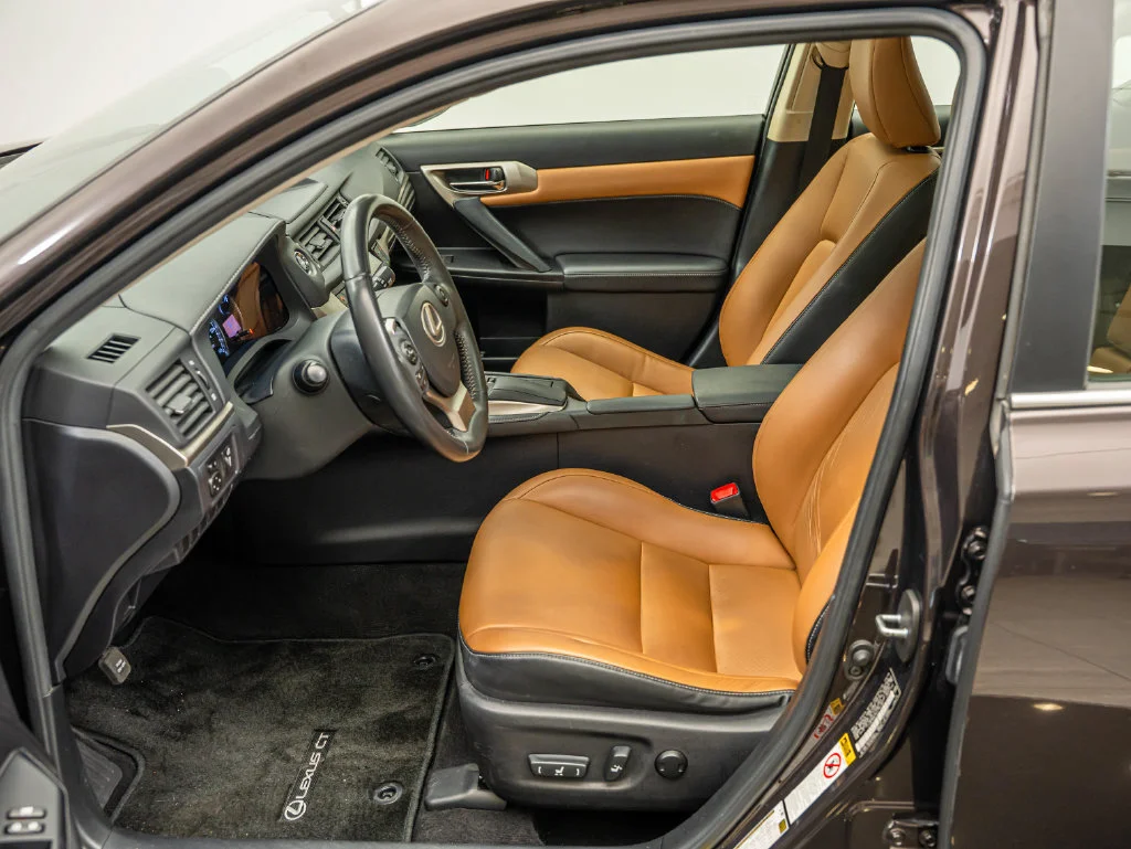 Used 2014 Pearl Lexus 200h image 21