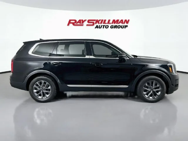 Used 2024 Black Kia LX image 8