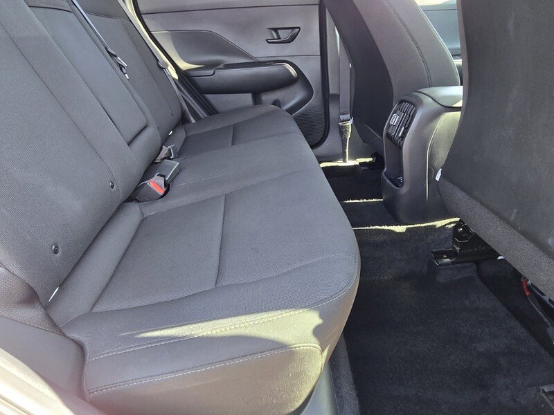 Used 2025 White HYUNDAI SEL FWD image 14
