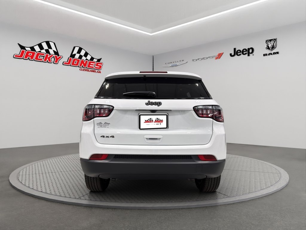 New 2026 Bright White Clear-Coat Exterior Paint Jeep Latitude Altitude image 7