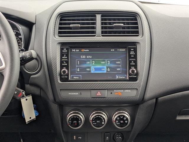 Used 2025  Mitsubishi SE image 18