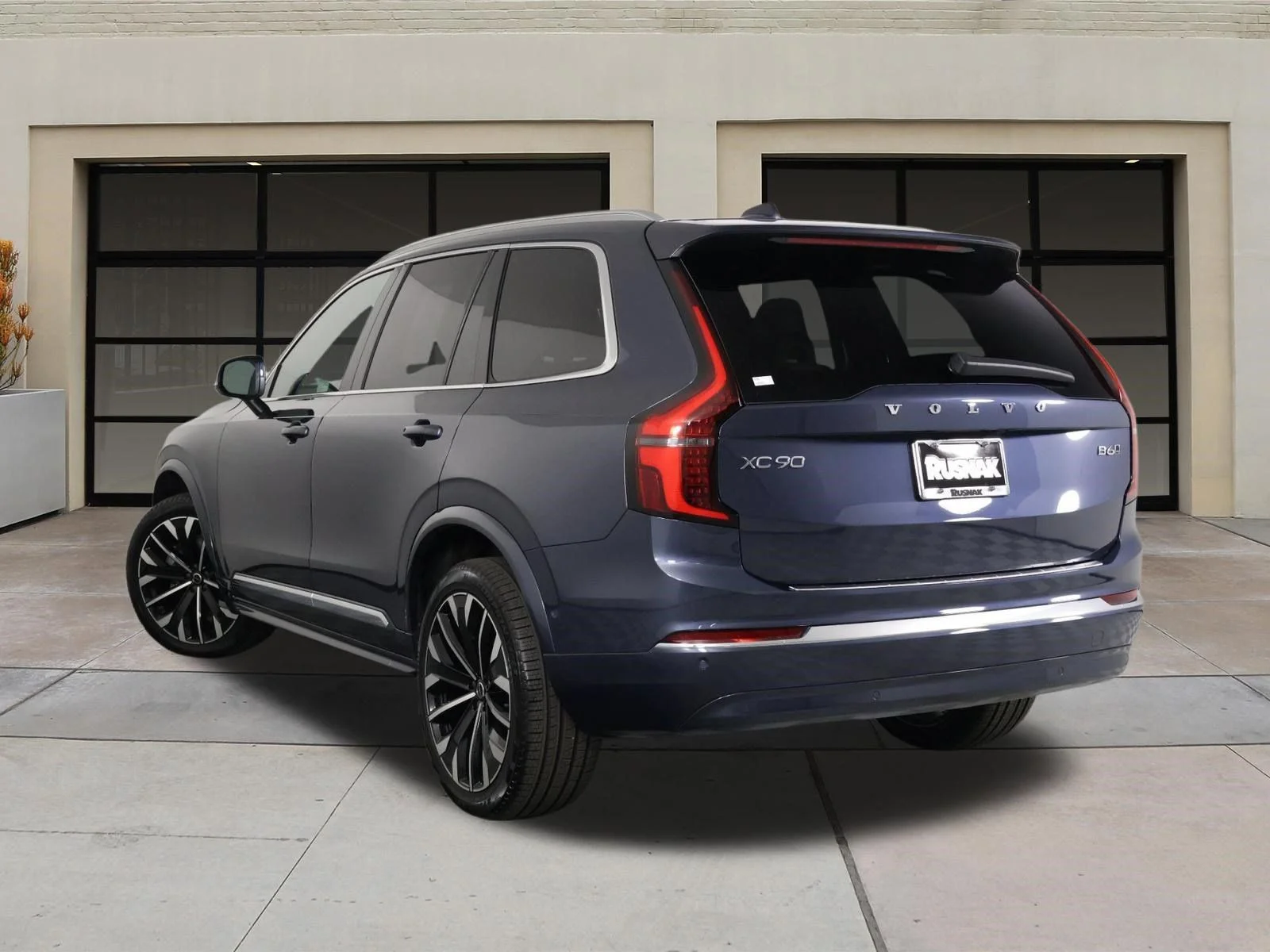 2026 Volvo XC90 Plus - Photo 2