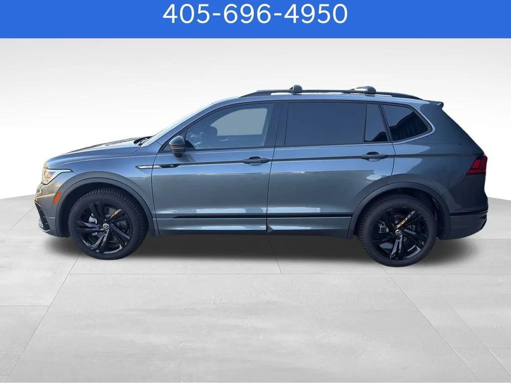 Pre-Owned 2023 Volkswagen Tiguan SE R-Line Black