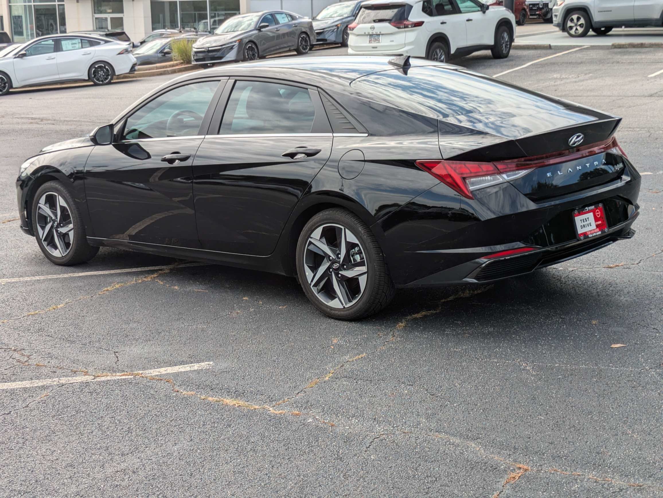 Used 2023 Black Hyundai Limited image 4
