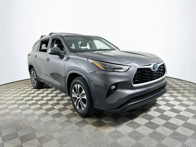 Certified Pre-Owned 2022 Toyota Highlander Hybrid XLE