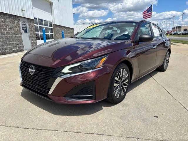 Used 2024 Garnet Pearl Nissan 2.5 SV image 4