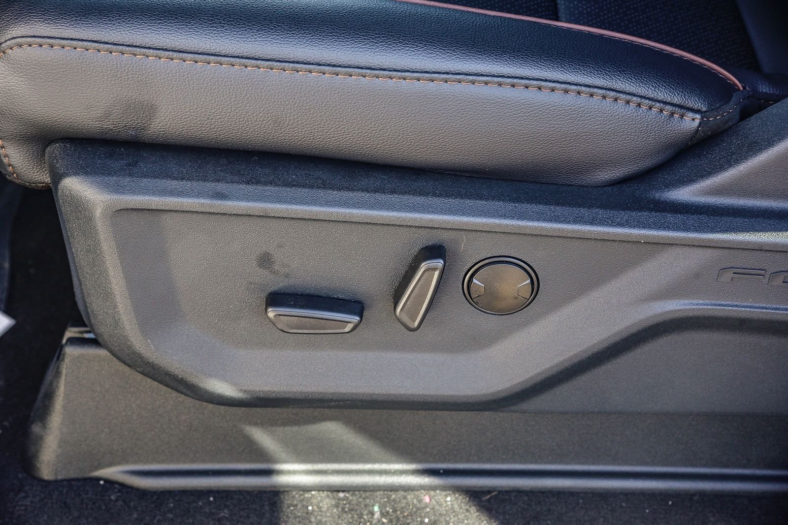 New 2026 Star White Metallic Tri-Coat Ford F-250® Lariat® image 20