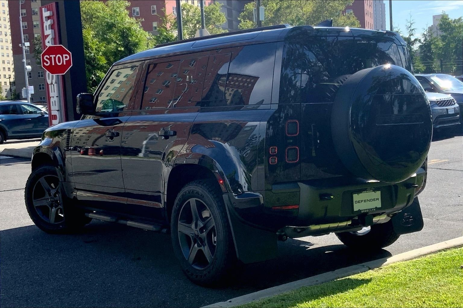 New 2026 Santorini Black Land Rover X-Dynamic SE image 12
