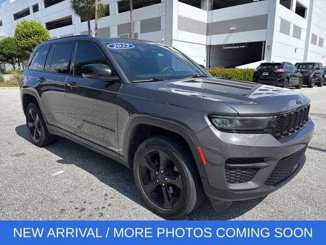 2022 Jeep Grand Cherokee Altitude's photo