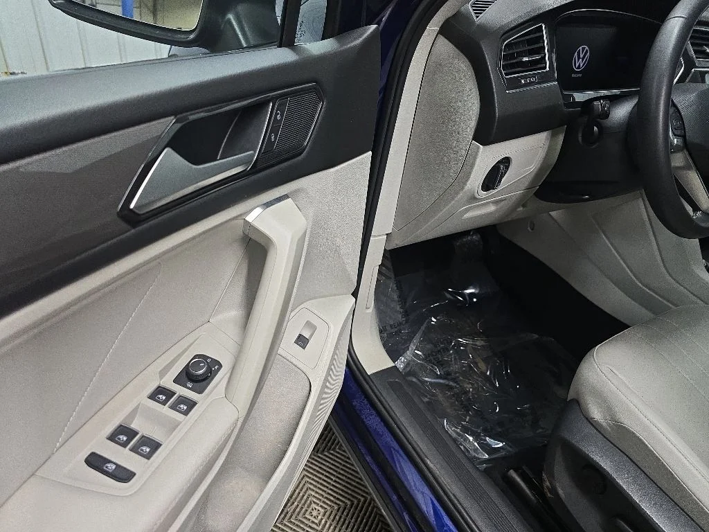 Used 2022 Blue Volkswagen 2.0T SE image 27