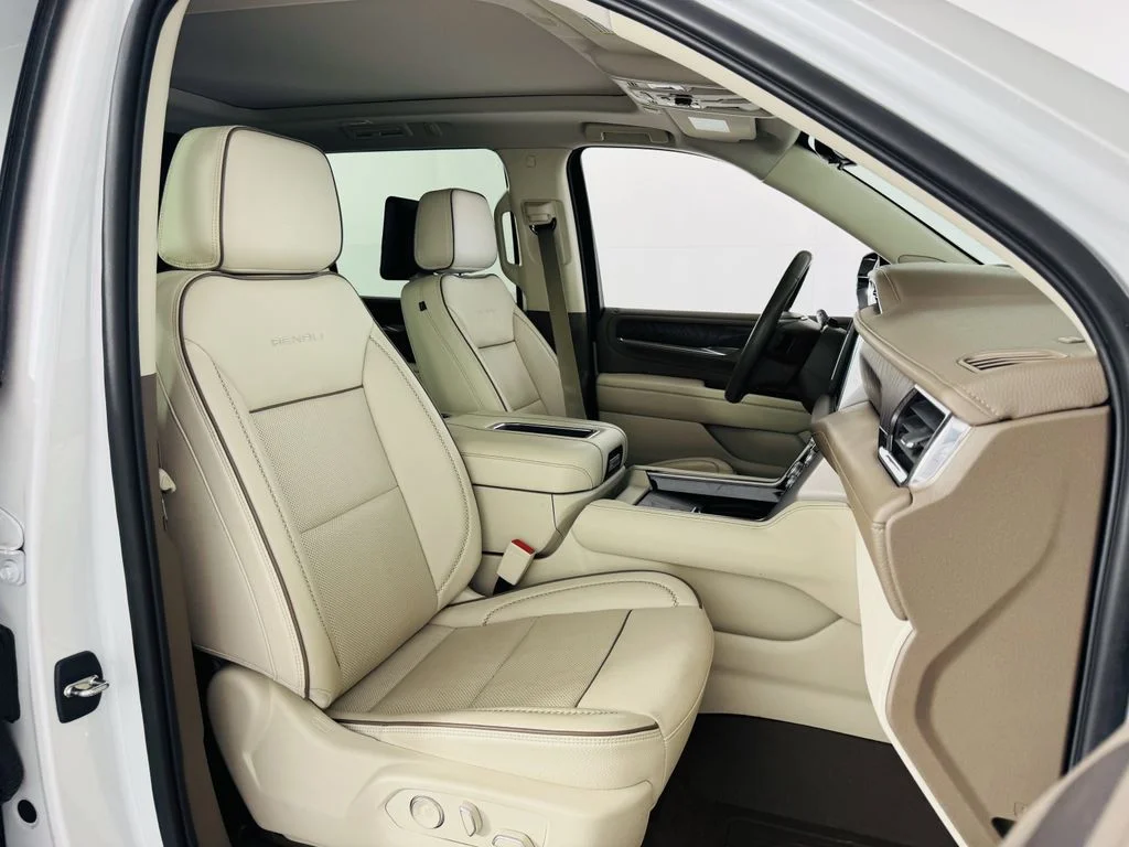 Used 2023 White GMC Denali image 37