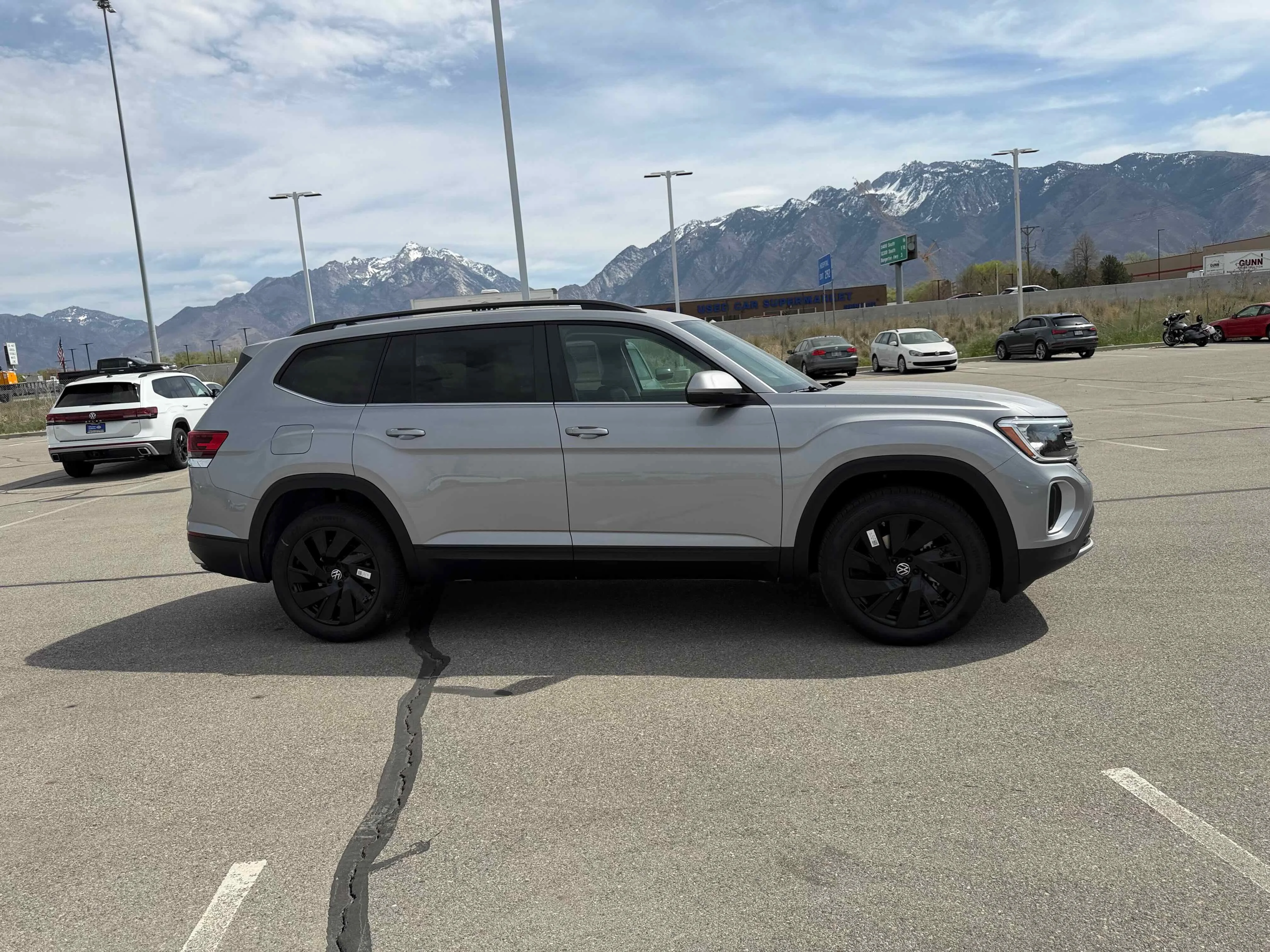 New 2026 Silver Mist Volkswagen 2.0T SE w/Technology image 8