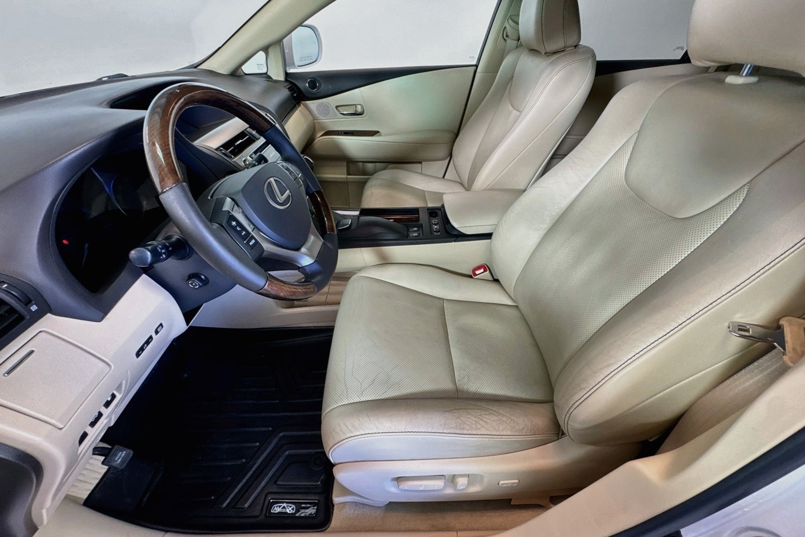 Used 2013 Starfire Pearl Lexus  image 18
