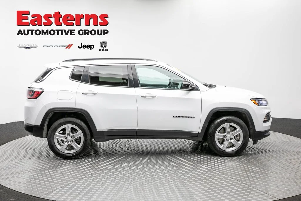 Certified Used 2024 White Jeep Latitude image 4