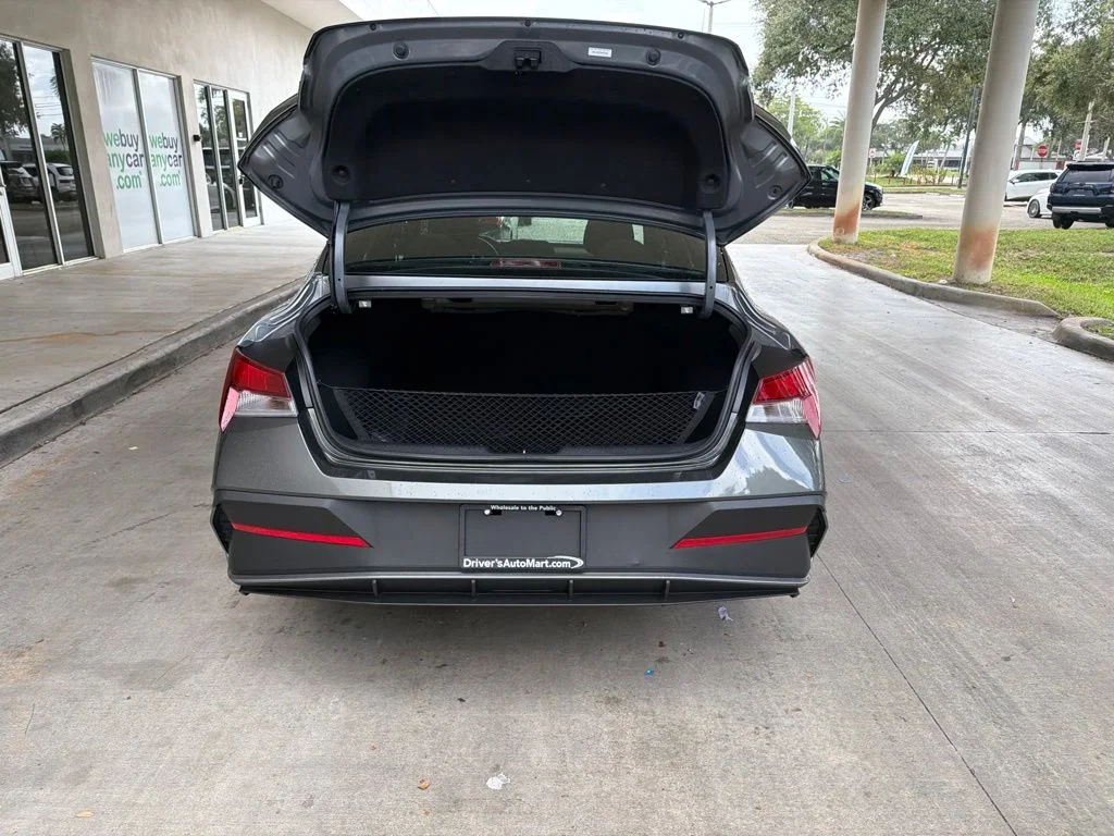 Used 2025 Gray Hyundai SEL Sport image 39