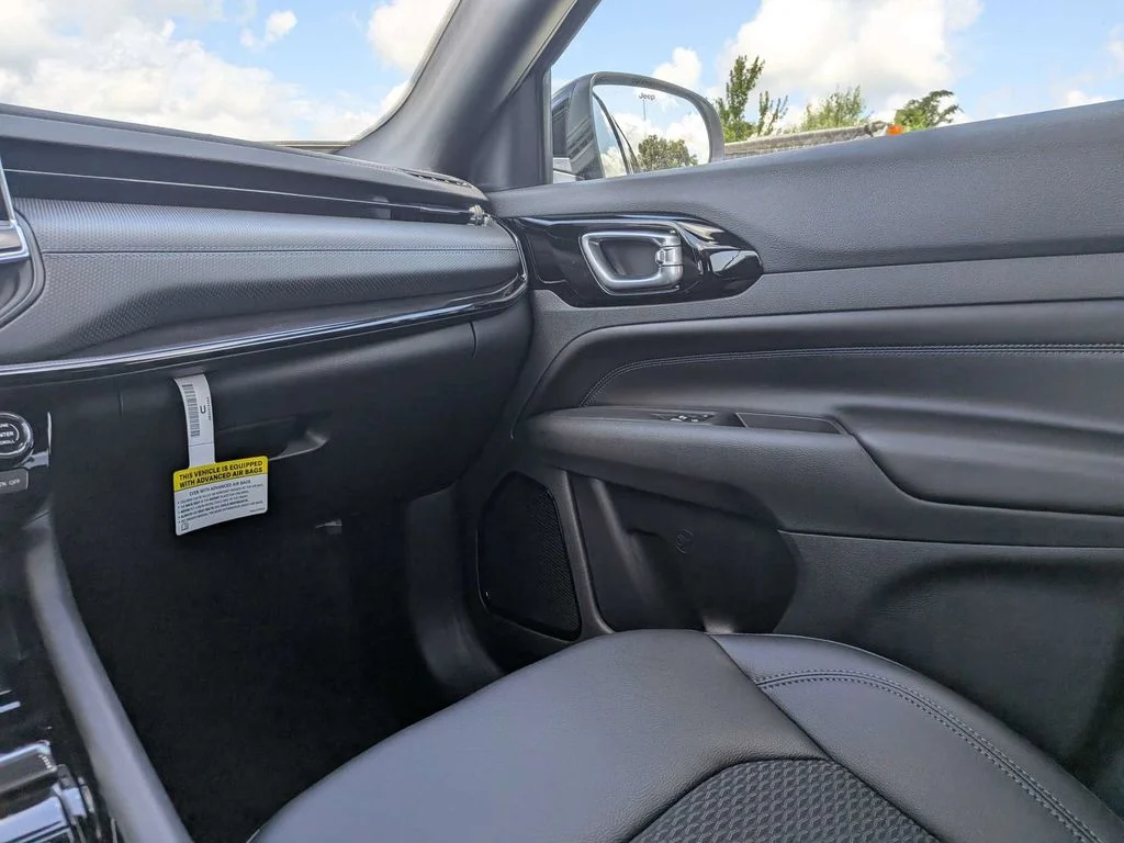 New 2026 Fathom Blue Pearl Coat Jeep Latitude image 16