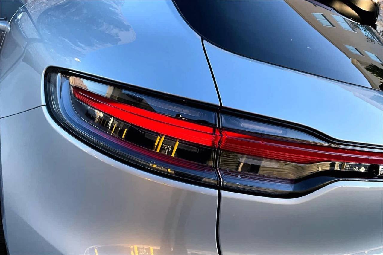 2026 Porsche Macan T - Photo 20