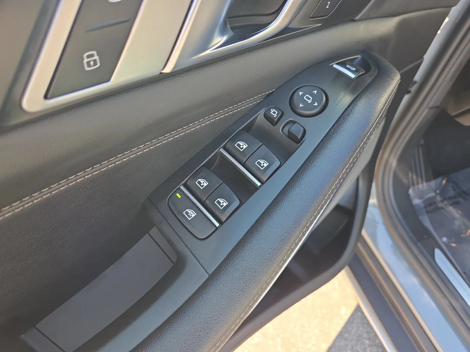 Used 2025 Gray BMW xDrive40i image 12