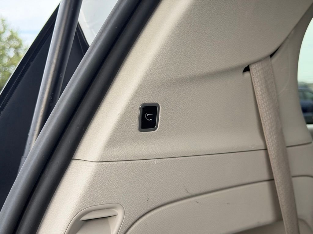 Used 2023 White Chrysler Touring L image 43
