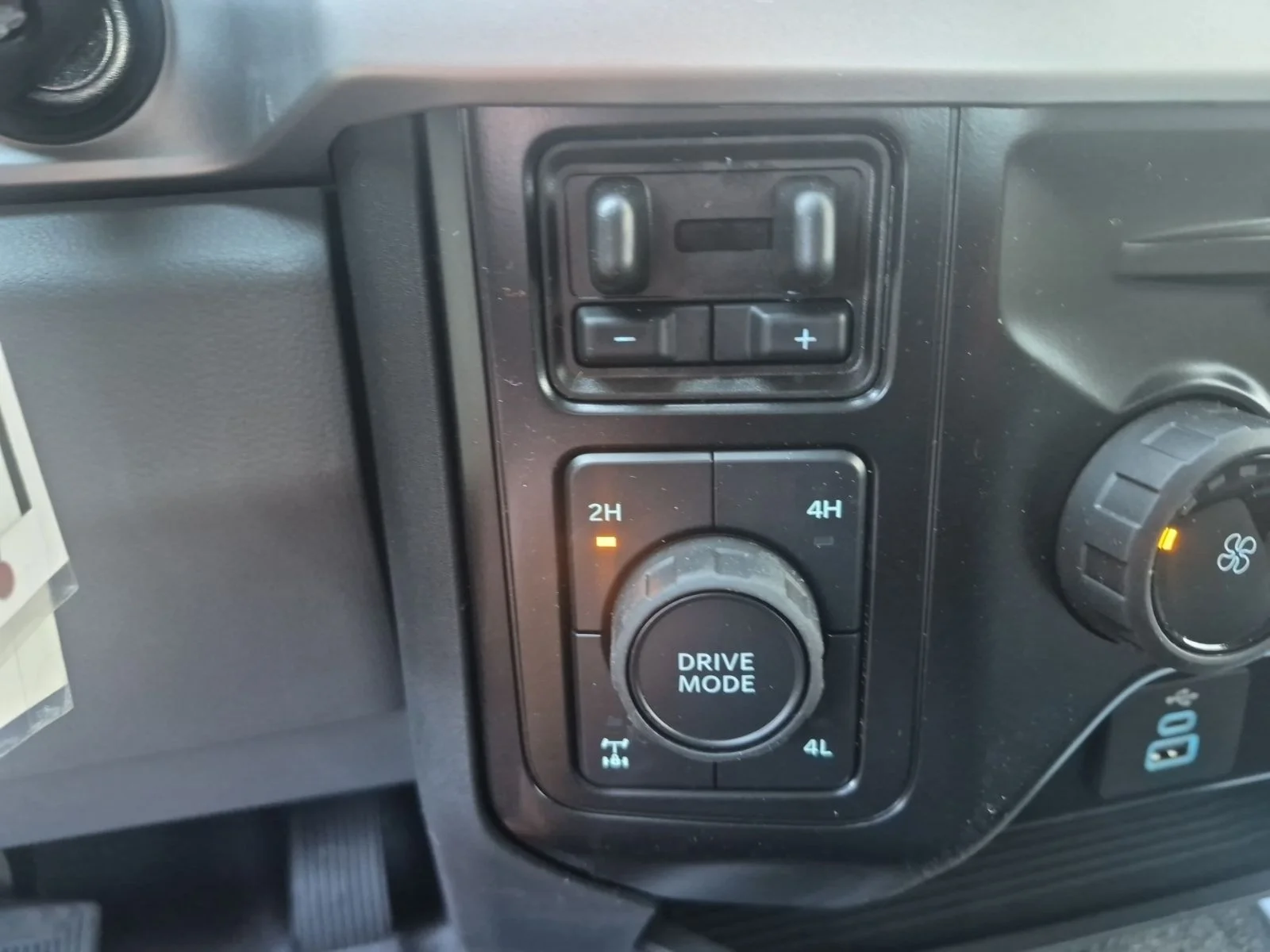 New 2026 Oxford White Ford XLT SERVICE BODY image 23