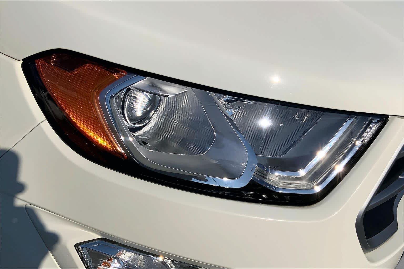 Used 2022 Diamond White Ford SE image 26