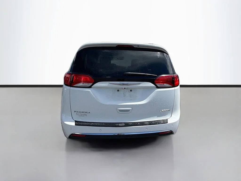 Used 2018 White Chrysler Limited image 6