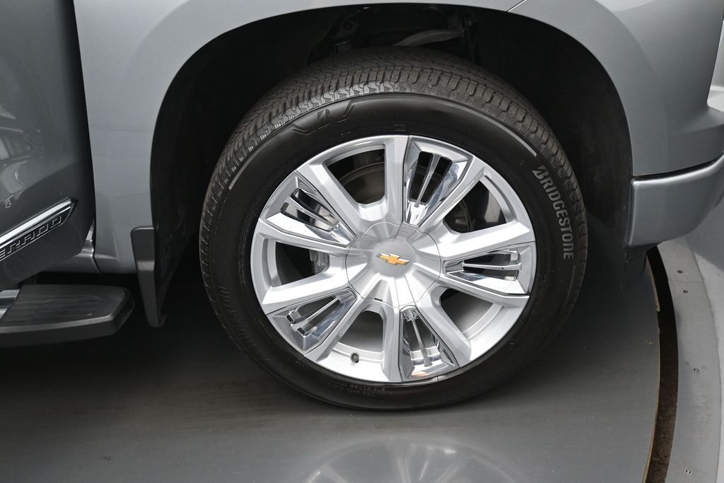Used 2025 Gray Chevrolet High Country image 38