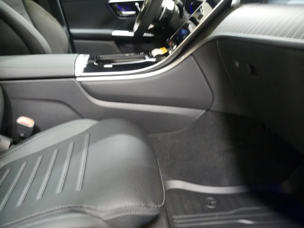 New 2026 Black Mercedes-Benz GLC 300 image 27