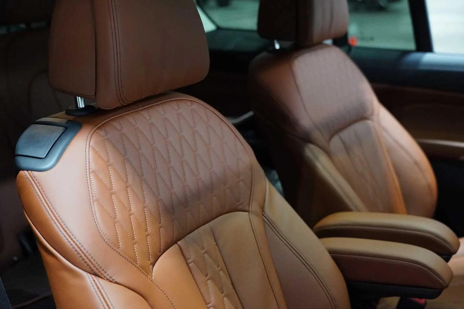 New 2026 Special Order Color BMW ALPINA XB7 image 11