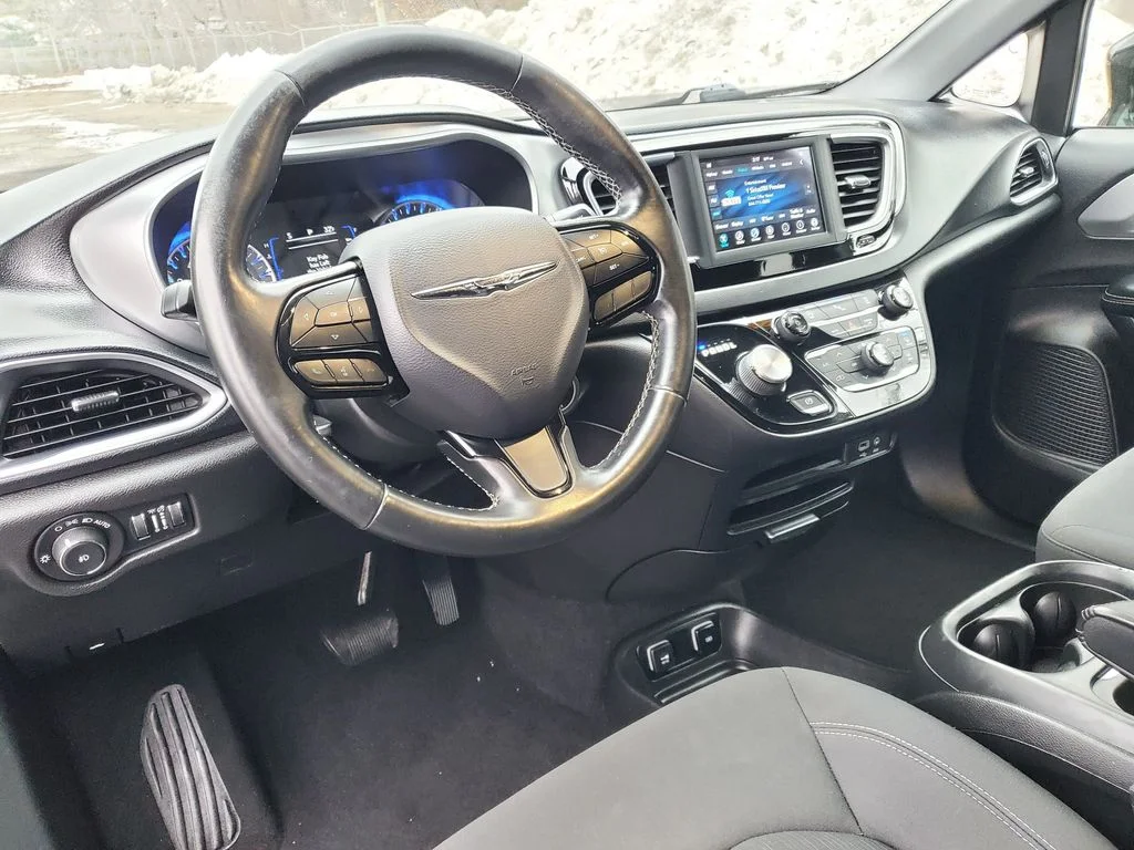Used 2019 Black Chrysler Touring Plus image 10