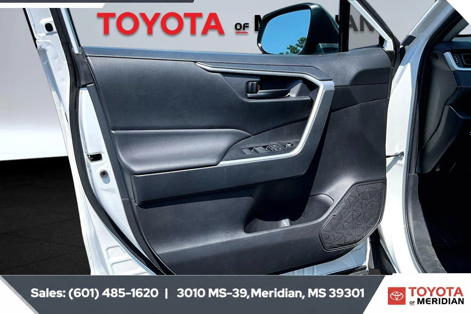 Used 2024 Ice Cap Toyota LE image 17