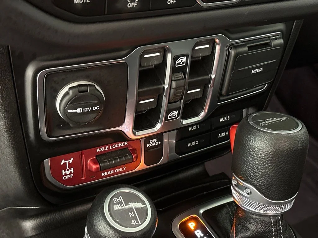 Used 2025 White Jeep Mojave image 43