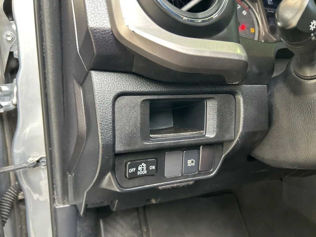 Used 2019 Silver Toyota SR5 image 32