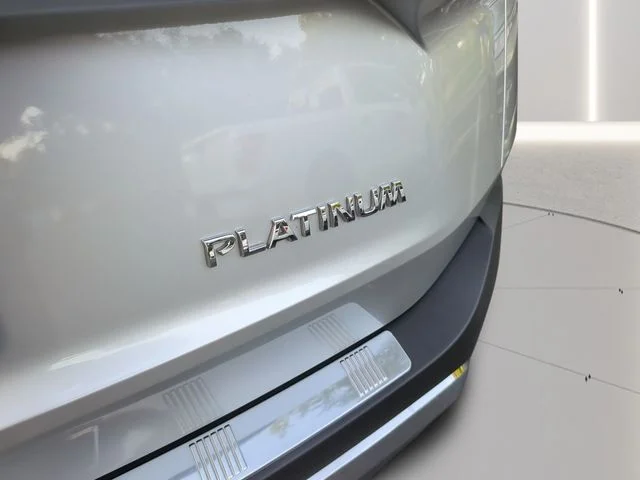 Used 2021 Silver Nissan Platinum image 9