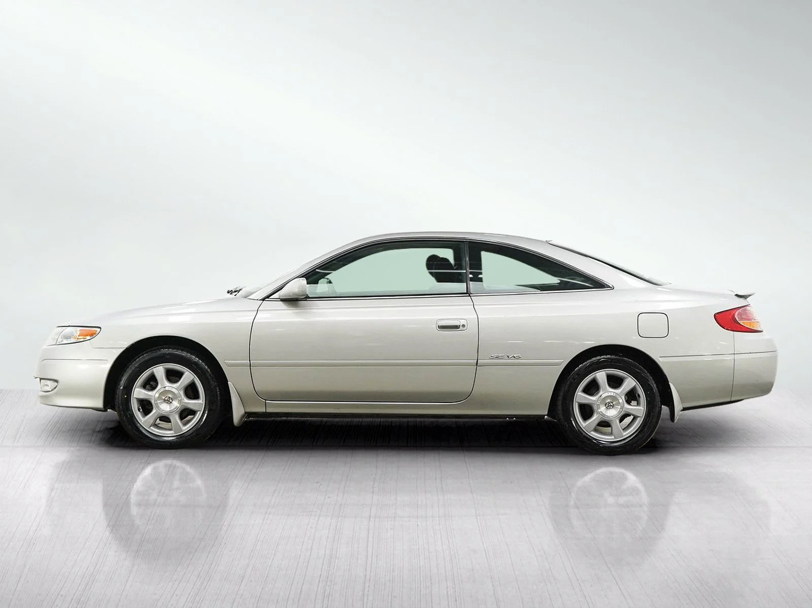 Used 2002  Toyota SE V6 image 2