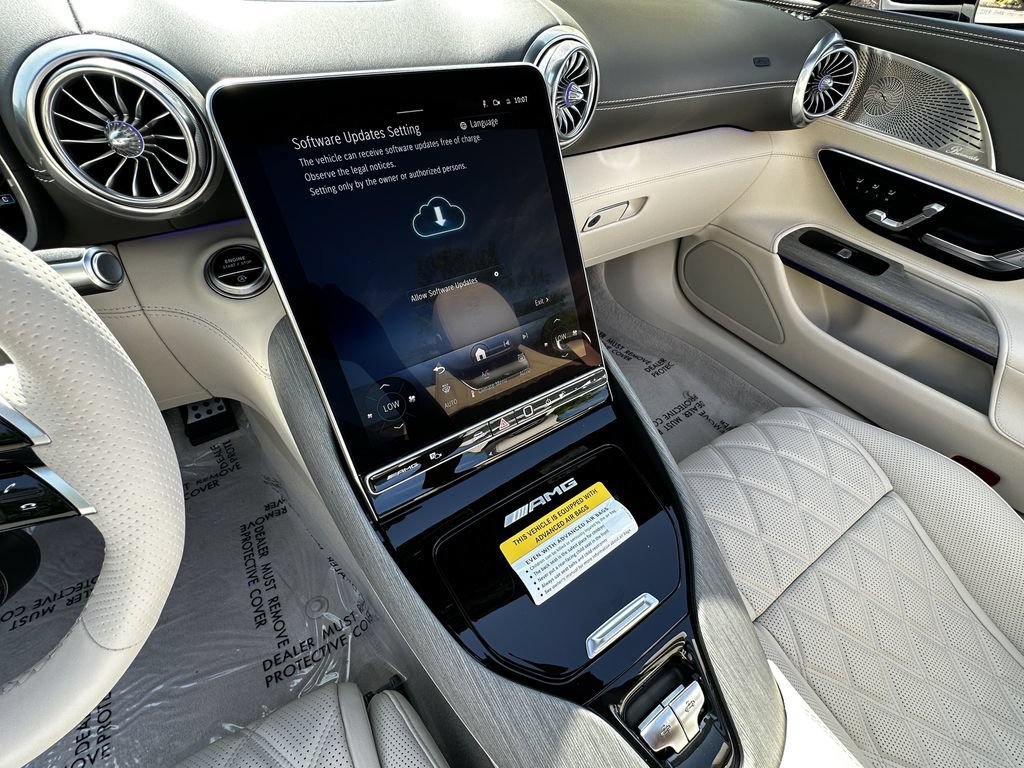 New 2026 MANUFAKTUR Moonlight White Metallic Mercedes-Benz AMG® SL 43 image 60