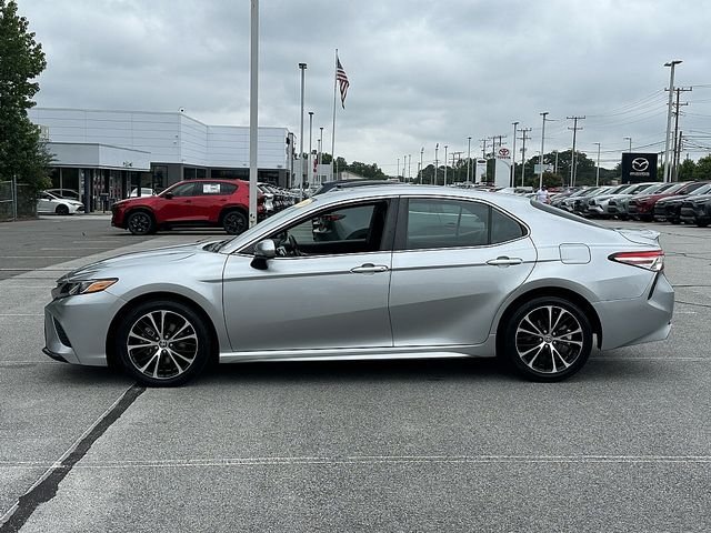 Used 2020 Silver Toyota SE image 5