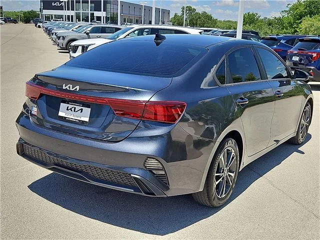 Used 2023 Gravity Gray KIA LXS (IVT) image 4
