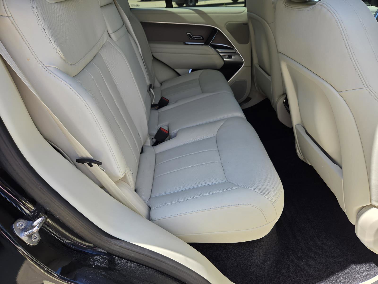 Used 2023 Santorini Black Land Rover SE image 36
