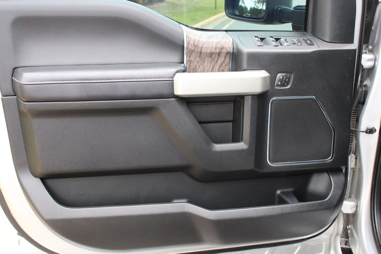 Used 2019 Silver Ford Lariat image 19