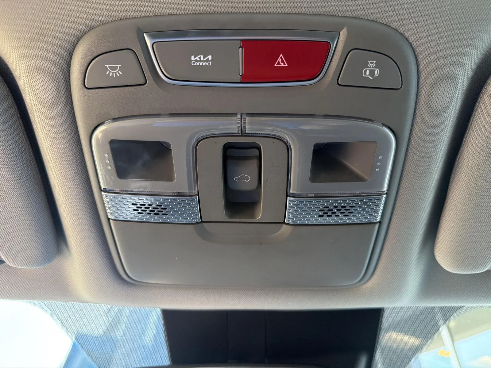 Used 2024 Everlasting Silver Kia S image 24