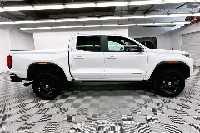 Used 2024 Summit White GMC Elevation image 15