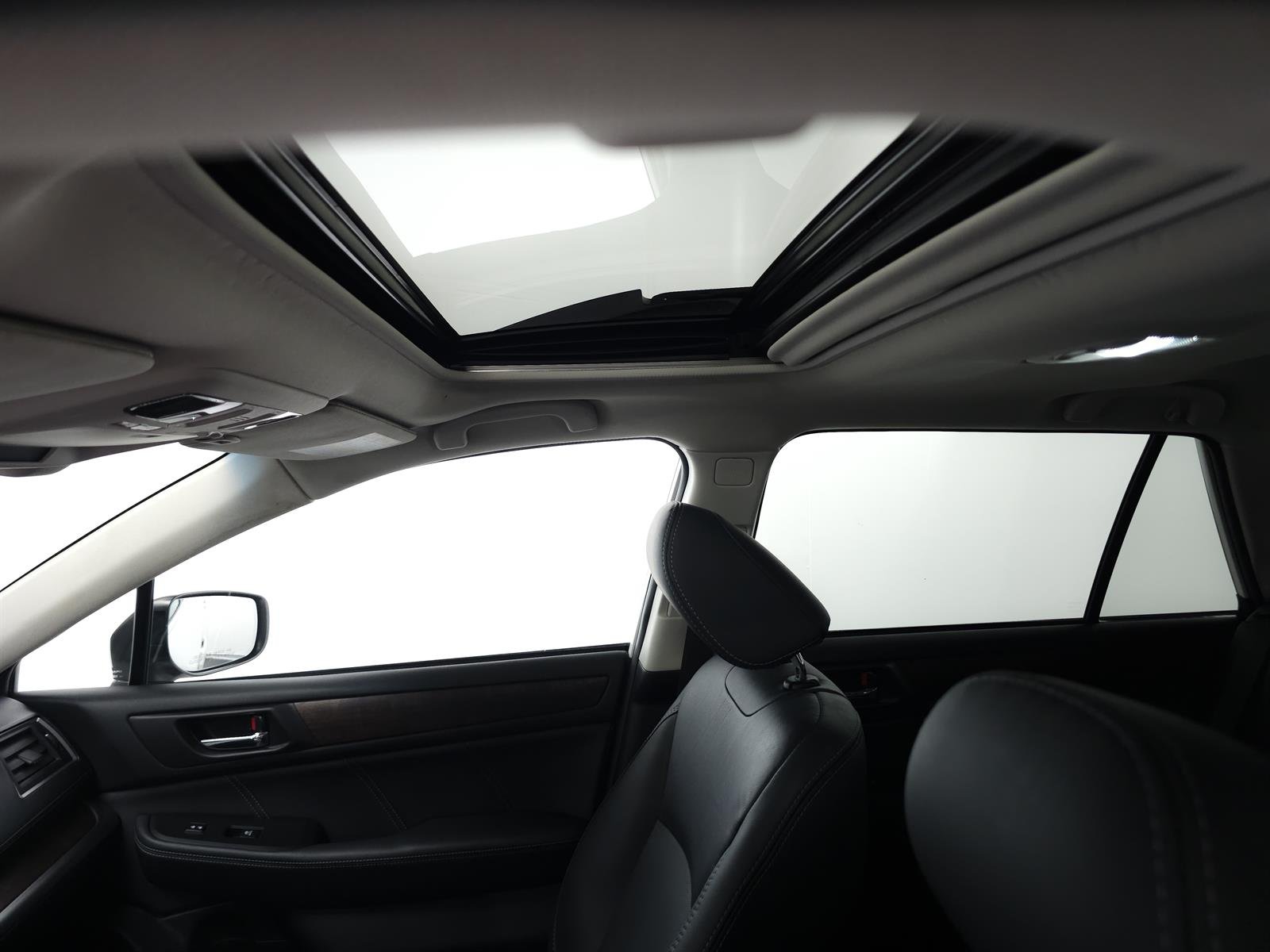 Used 2019 White Subaru 2.5i image 6
