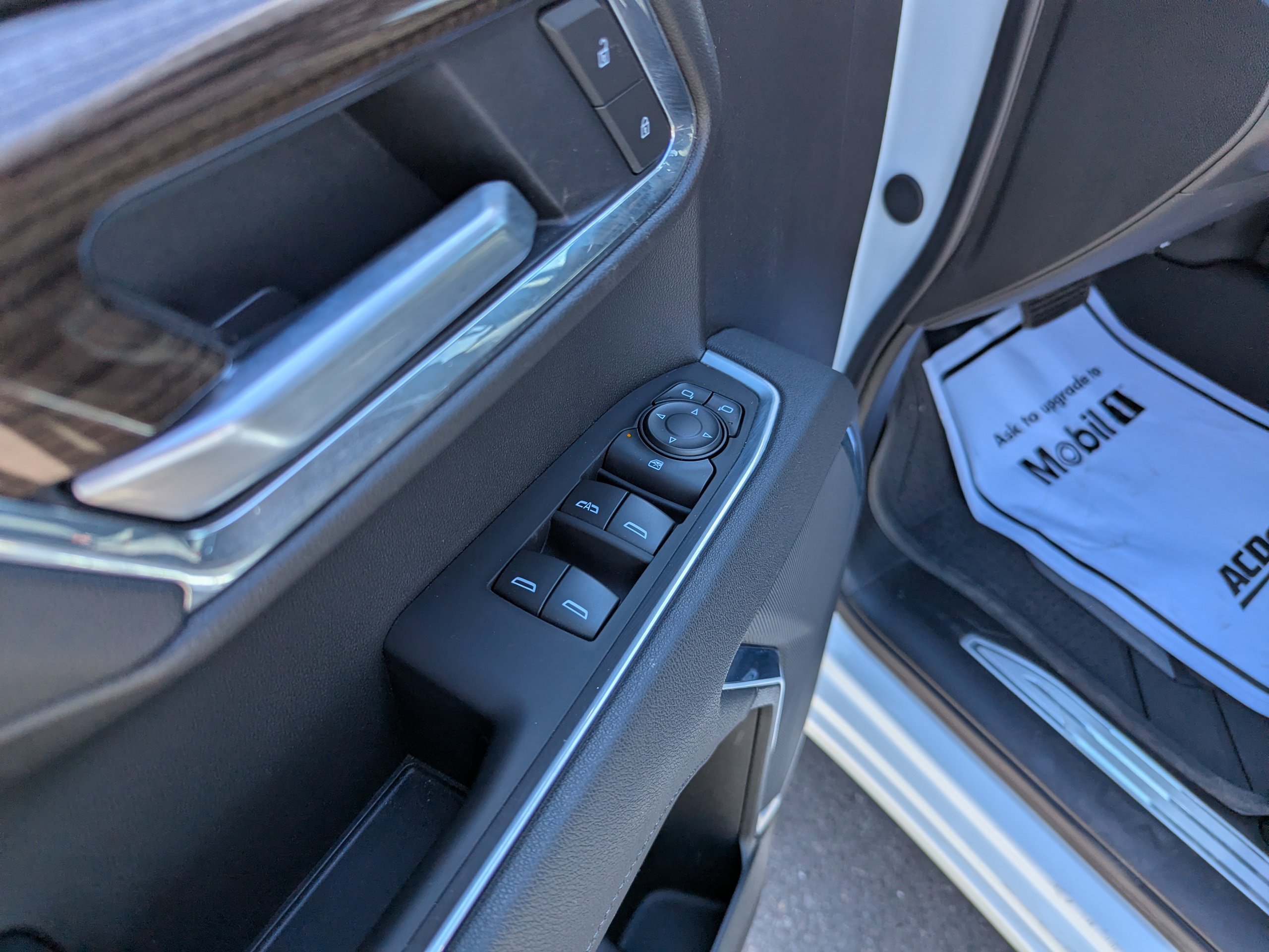 New 2025 Summit White Chevrolet LT image 9