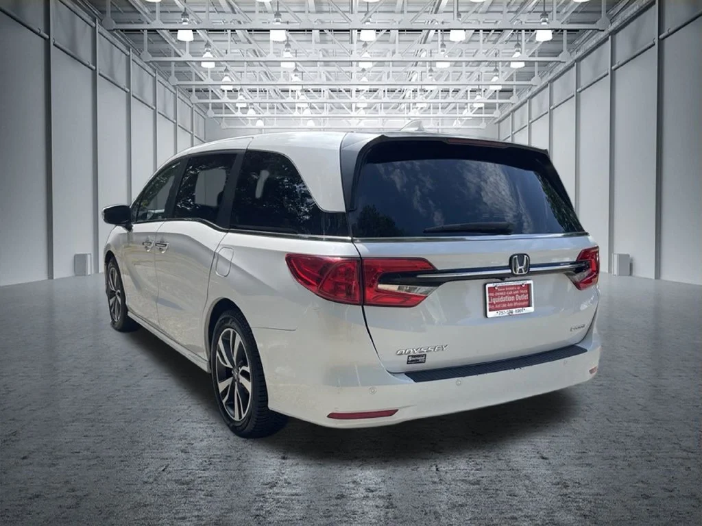 Used 2023 White Honda Touring image 3