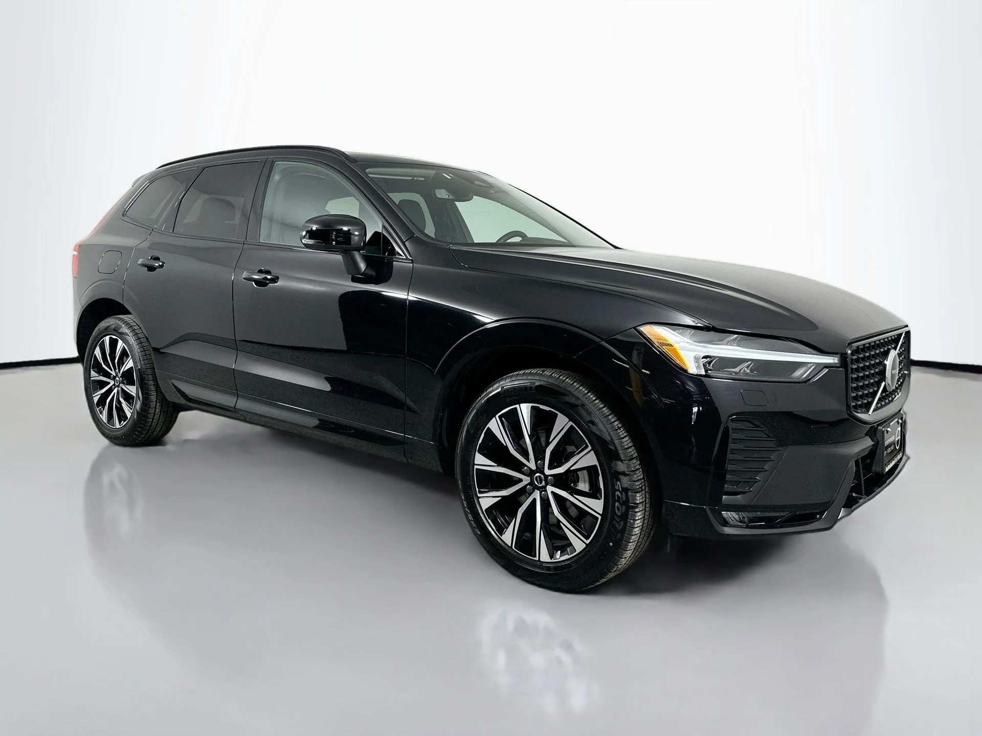 Used 2025 Onyx Black Volvo Core image 3