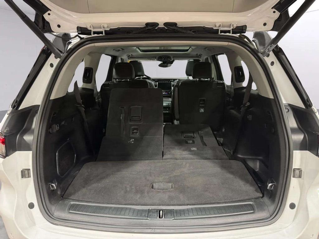 Used 2022 White/off-white Jeep Limited image 30
