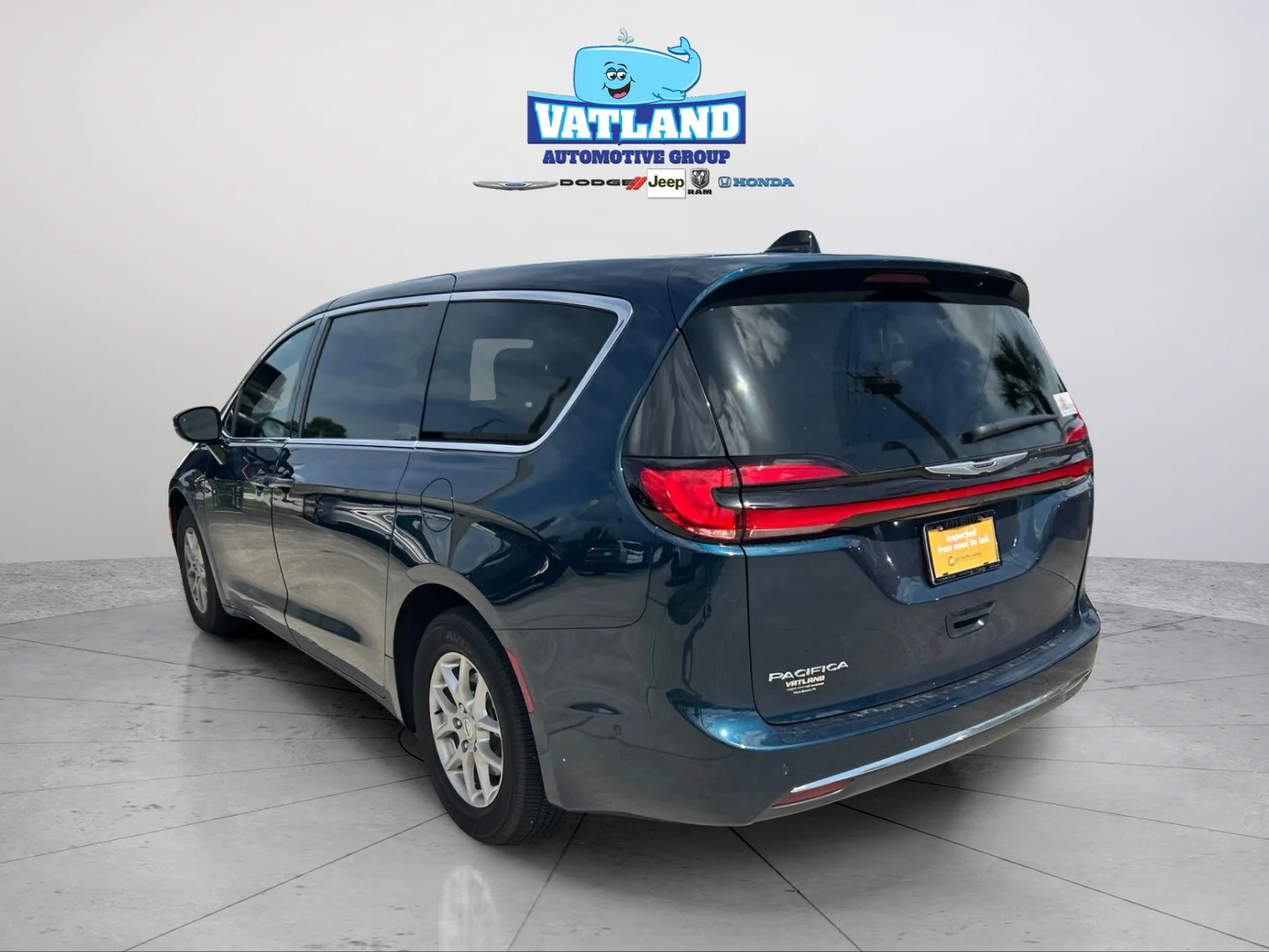 Used 2025 Blue Pearl Chrysler Select image 3