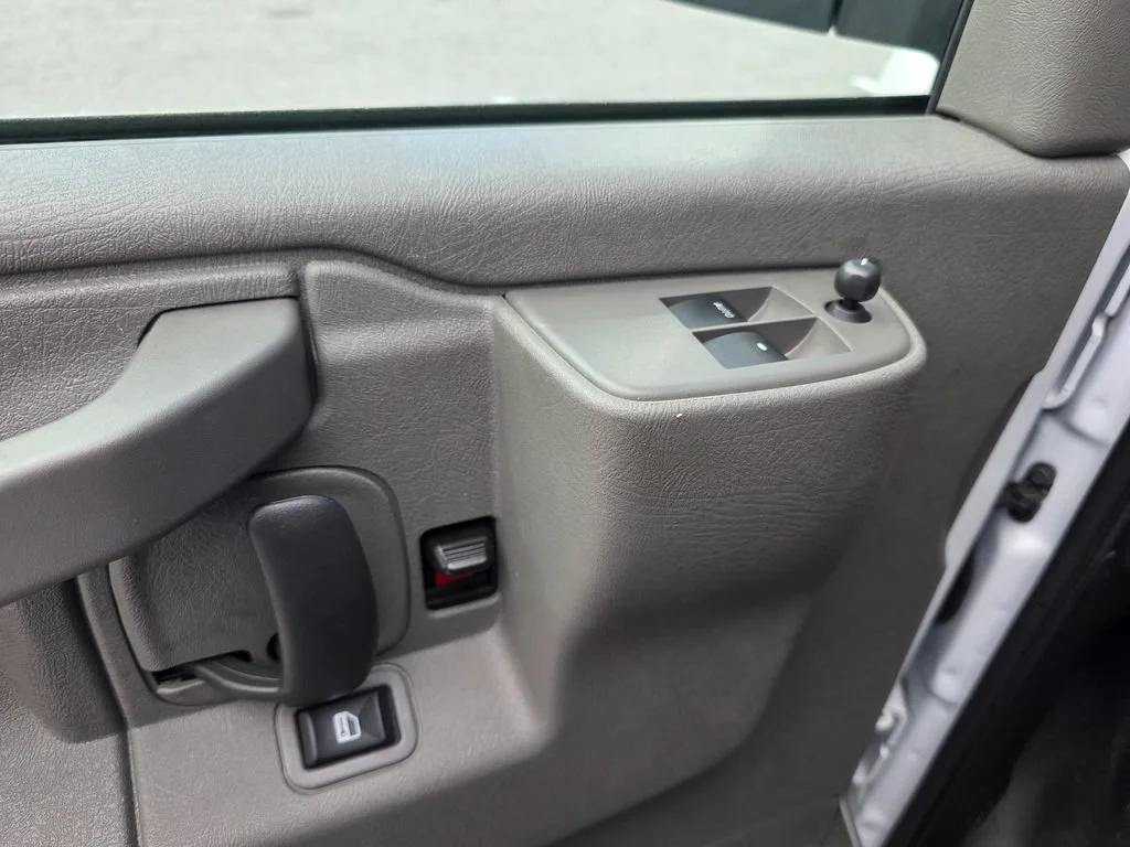 Used 2025 Summit White Chevrolet WT image 16