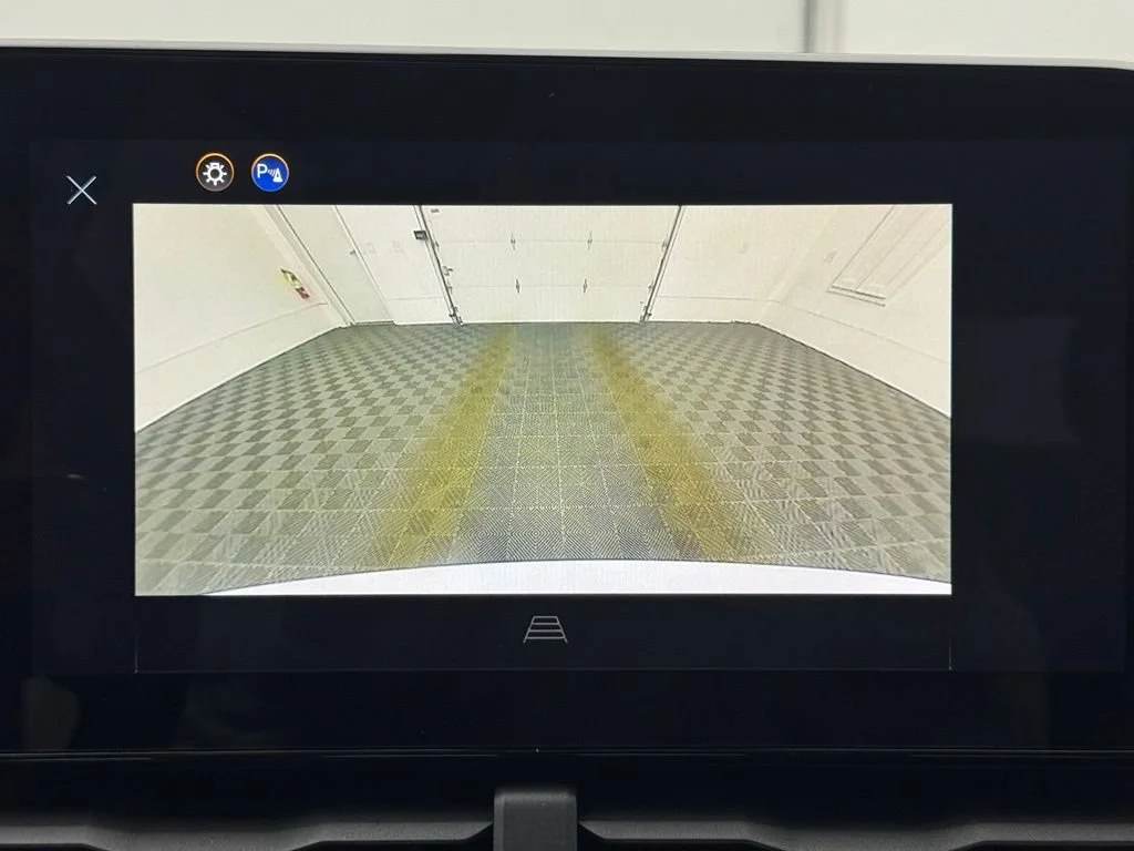 Used 2025 Summit White Chevrolet LT image 13